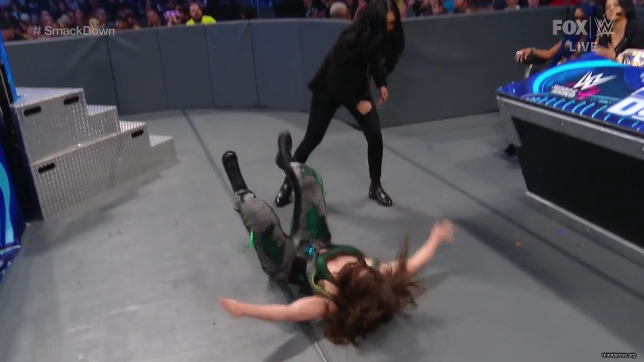 WWE_Friday_Night_SmackDown_2019_10_25_720p_HDTV_x264-NWCHD_mp42396.jpg