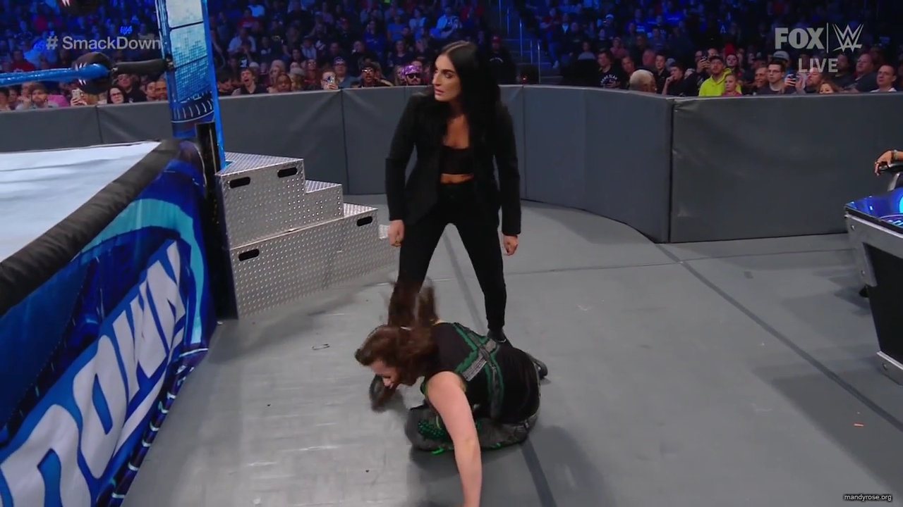 WWE_Friday_Night_SmackDown_2019_10_25_720p_HDTV_x264-NWCHD_mp42399.jpg