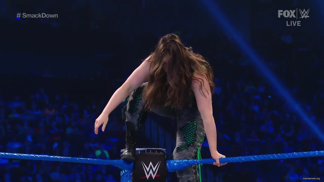 WWE_Friday_Night_SmackDown_2019_10_25_720p_HDTV_x264-NWCHD_mp42476.jpg