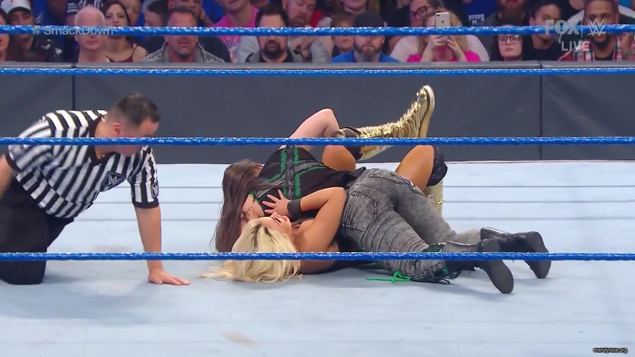WWE_Friday_Night_SmackDown_2019_10_25_720p_HDTV_x264-NWCHD_mp42483.jpg