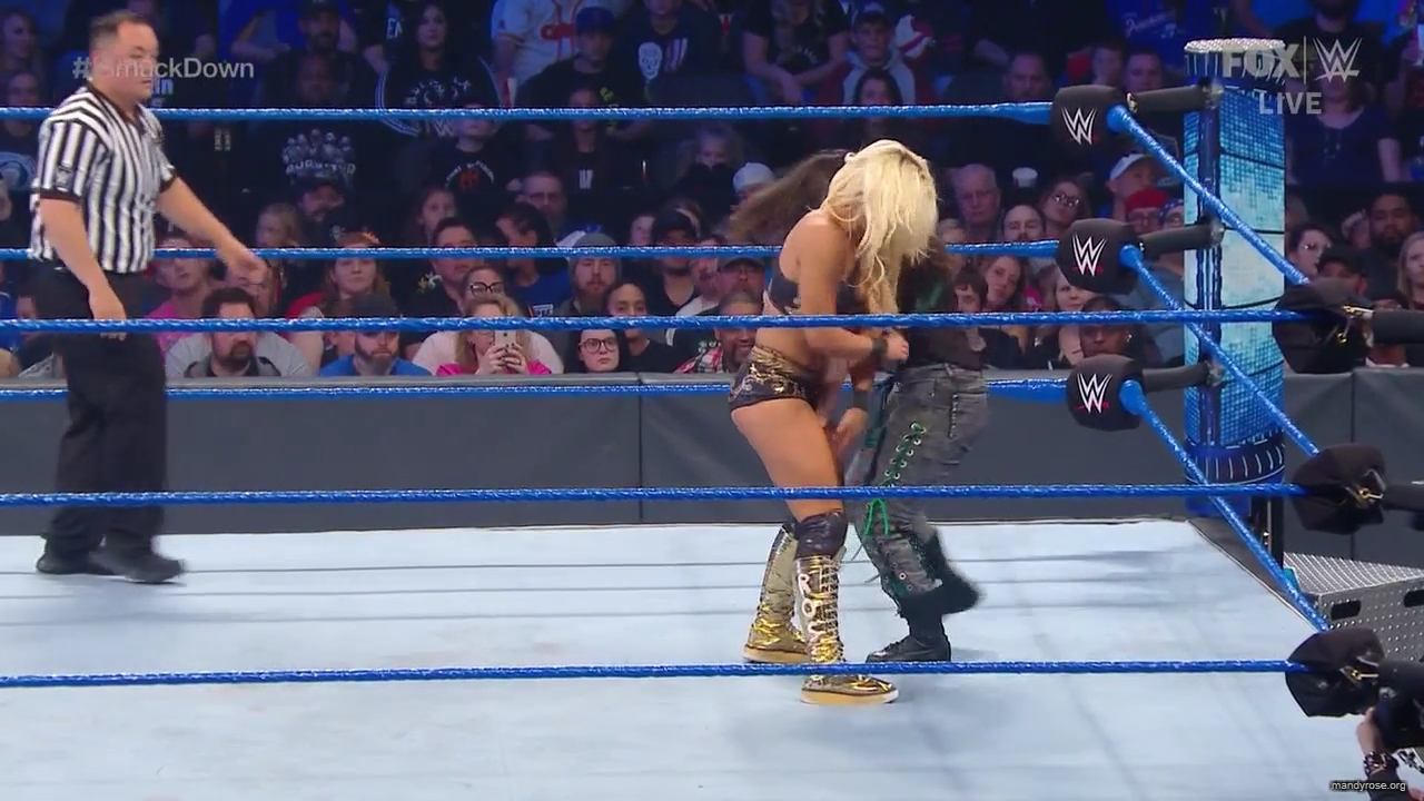 WWE_Friday_Night_SmackDown_2019_10_25_720p_HDTV_x264-NWCHD_mp42491.jpg