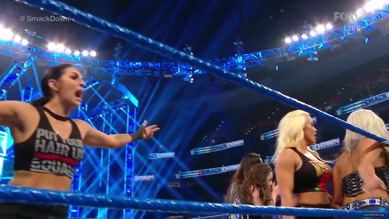 WWE_Friday_Night_SmackDown_2019_11_15_720p_HDTV_x264-NWCHD_mp41294.jpg