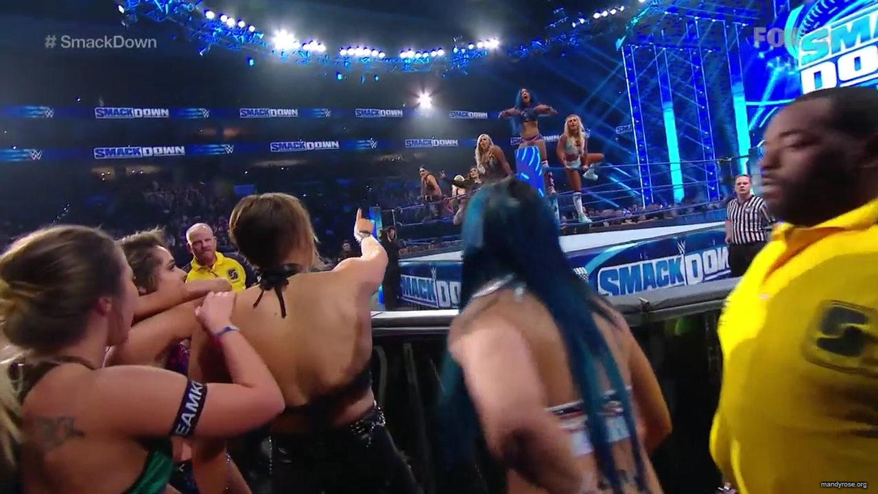 WWE_Friday_Night_SmackDown_2019_11_15_720p_HDTV_x264-NWCHD_mp41301.jpg