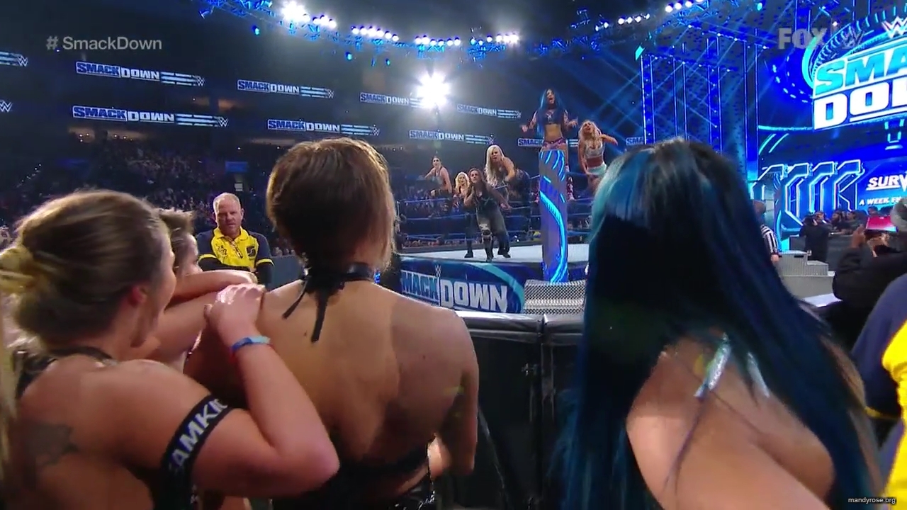 WWE_Friday_Night_SmackDown_2019_11_15_720p_HDTV_x264-NWCHD_mp41302.jpg