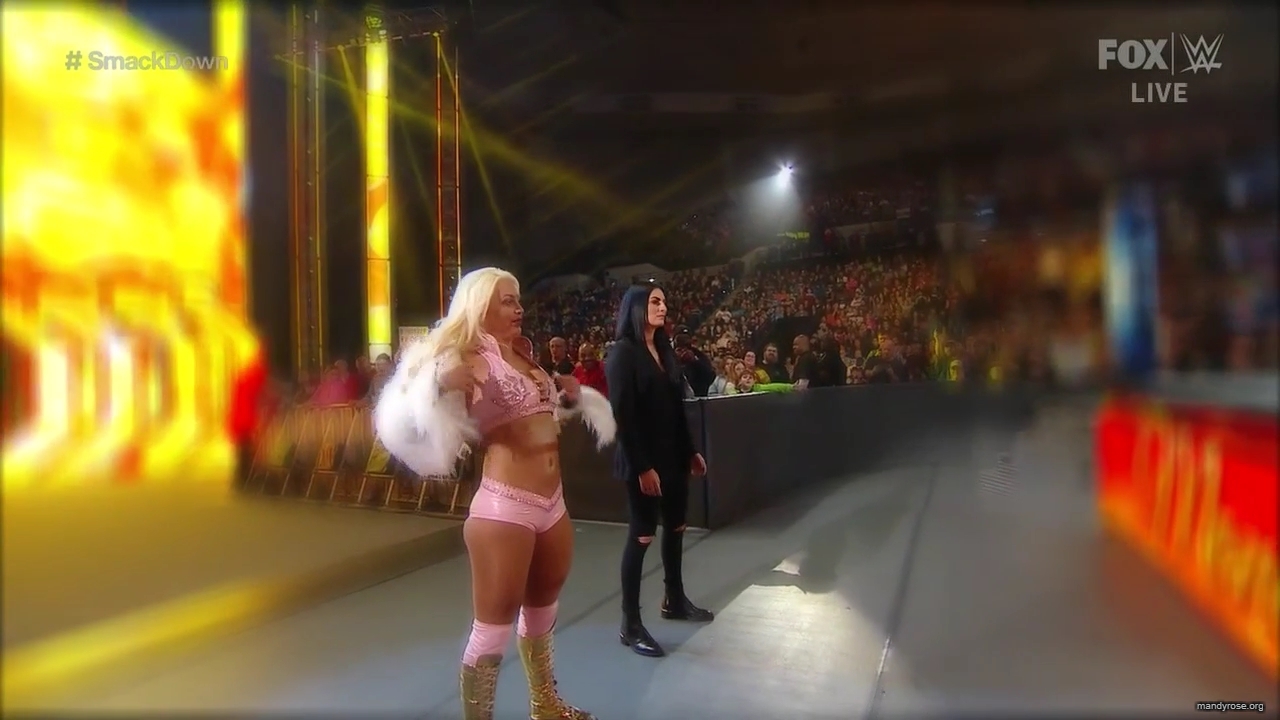 WWE_Friday_Night_SmackDown_2019_12_06_720p_HDTV_x264-NWCHD_mp40048.jpg
