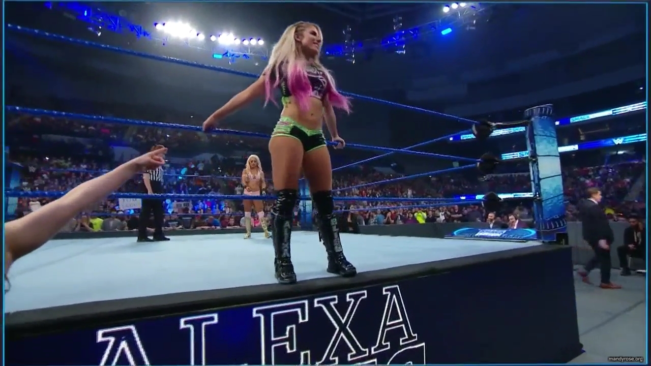 WWE_Friday_Night_SmackDown_2019_12_06_720p_HDTV_x264-NWCHD_mp40100.jpg