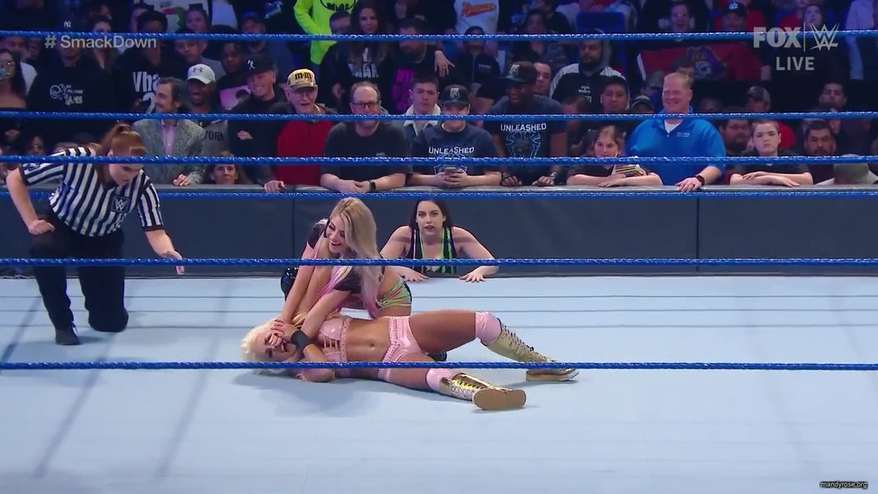 WWE_Friday_Night_SmackDown_2019_12_06_720p_HDTV_x264-NWCHD_mp40137.jpg