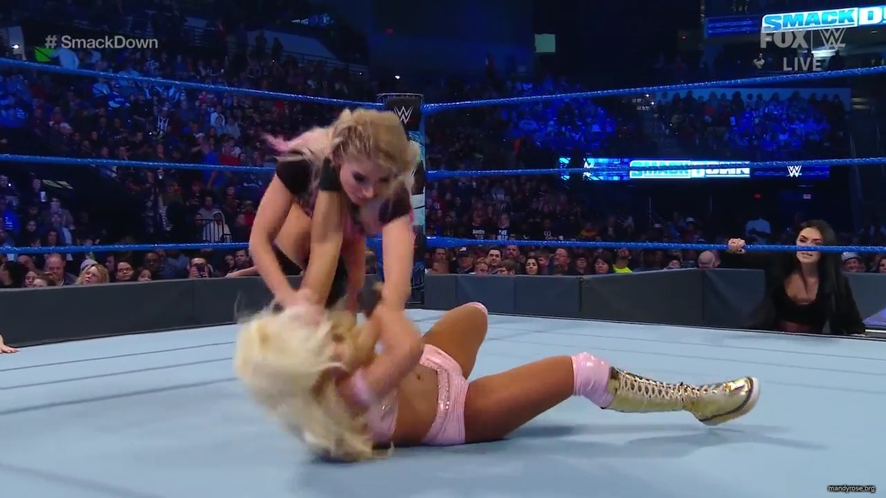 WWE_Friday_Night_SmackDown_2019_12_06_720p_HDTV_x264-NWCHD_mp40140.jpg
