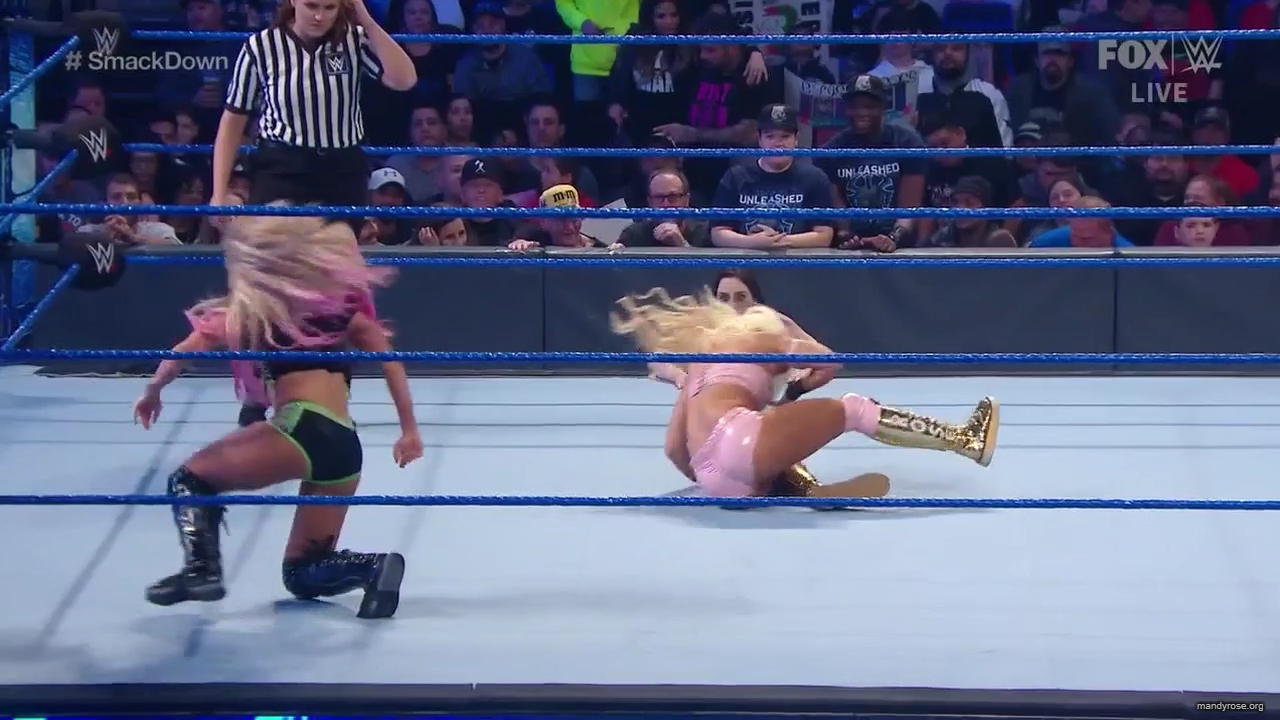 WWE_Friday_Night_SmackDown_2019_12_06_720p_HDTV_x264-NWCHD_mp40141.jpg