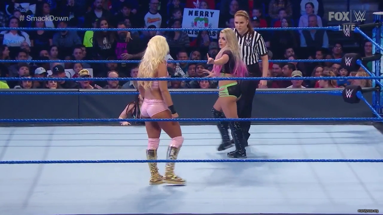 WWE_Friday_Night_SmackDown_2019_12_06_720p_HDTV_x264-NWCHD_mp40153.jpg