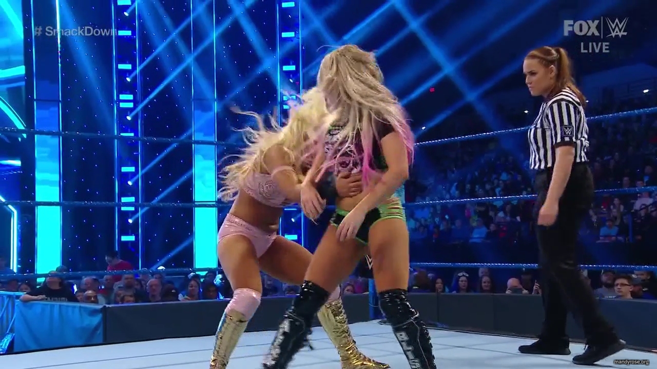 WWE_Friday_Night_SmackDown_2019_12_06_720p_HDTV_x264-NWCHD_mp40157.jpg
