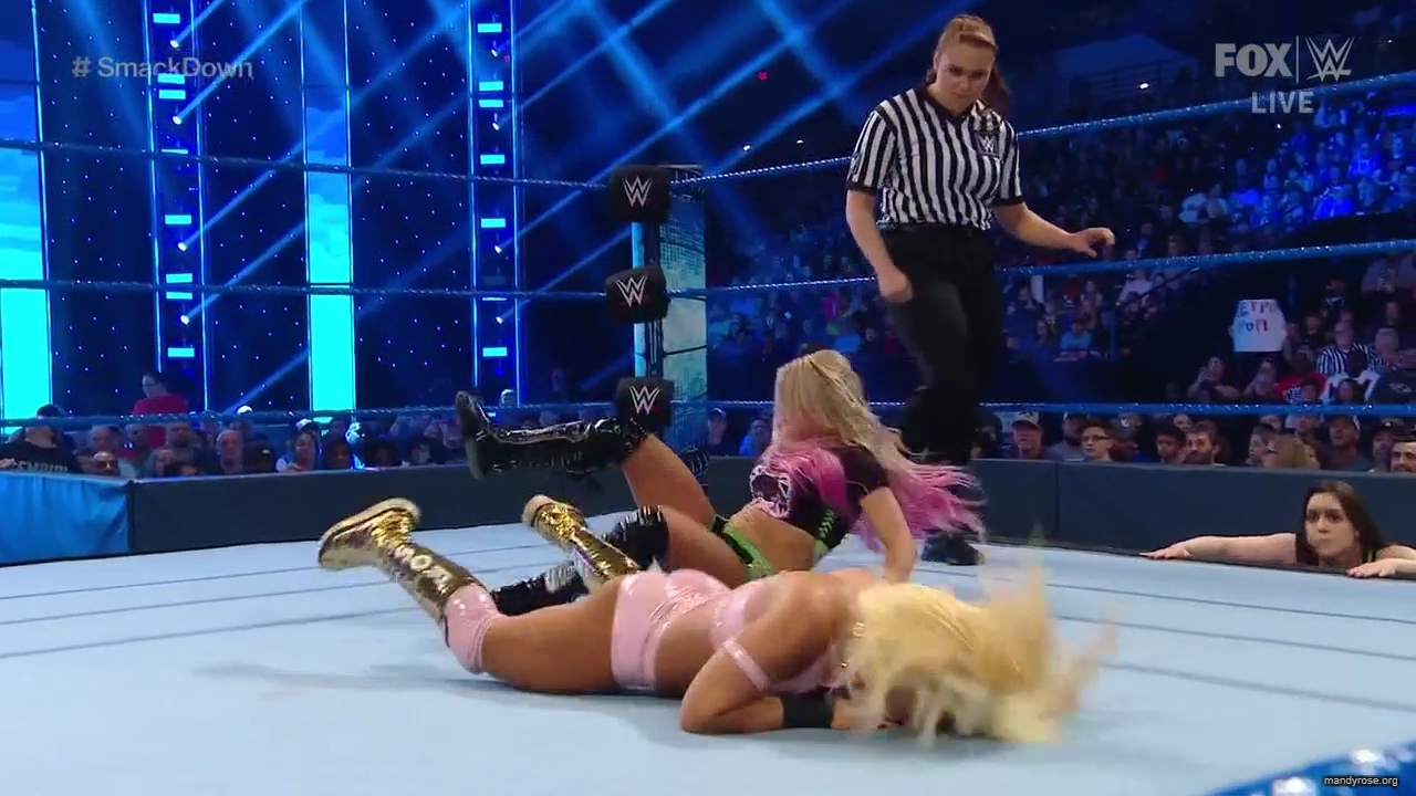 WWE_Friday_Night_SmackDown_2019_12_06_720p_HDTV_x264-NWCHD_mp40159.jpg