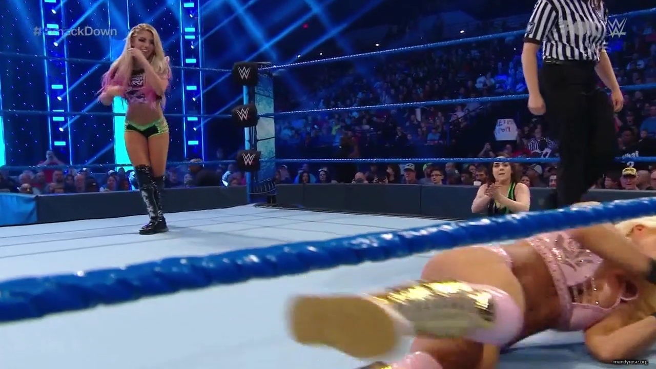 WWE_Friday_Night_SmackDown_2019_12_06_720p_HDTV_x264-NWCHD_mp40161.jpg