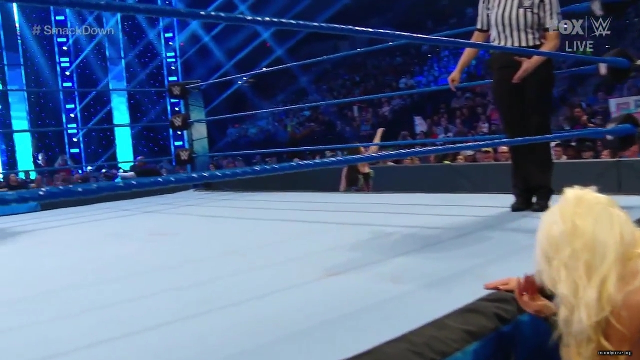 WWE_Friday_Night_SmackDown_2019_12_06_720p_HDTV_x264-NWCHD_mp40165.jpg