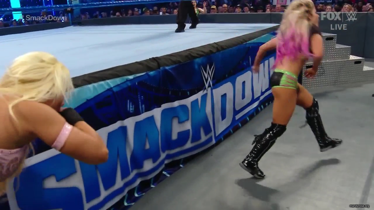 WWE_Friday_Night_SmackDown_2019_12_06_720p_HDTV_x264-NWCHD_mp40168.jpg