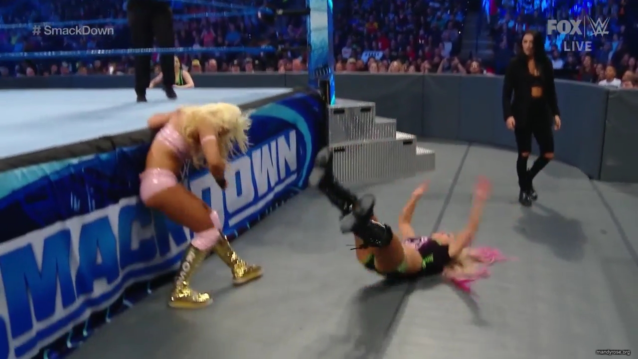 WWE_Friday_Night_SmackDown_2019_12_06_720p_HDTV_x264-NWCHD_mp40170.jpg