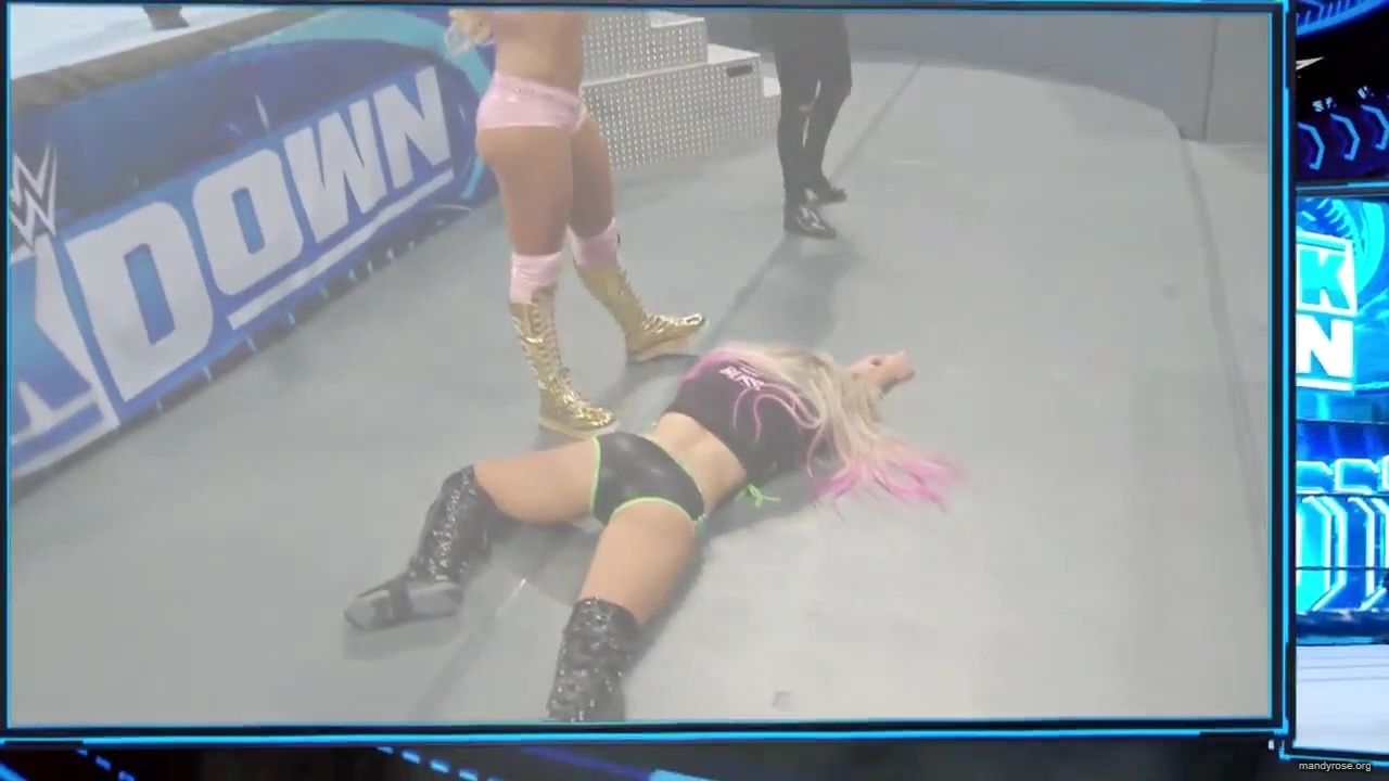 WWE_Friday_Night_SmackDown_2019_12_06_720p_HDTV_x264-NWCHD_mp40177.jpg