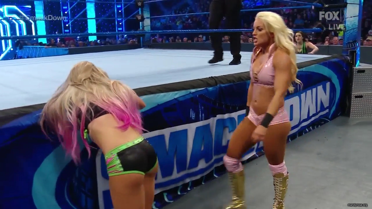 WWE_Friday_Night_SmackDown_2019_12_06_720p_HDTV_x264-NWCHD_mp40187.jpg