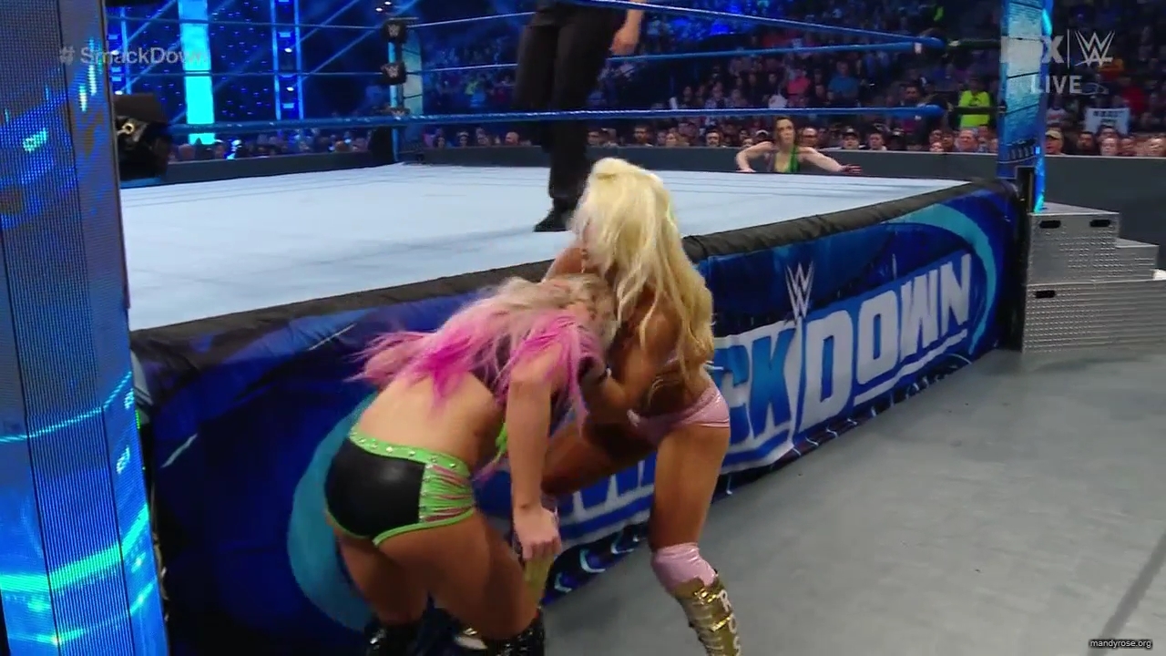 WWE_Friday_Night_SmackDown_2019_12_06_720p_HDTV_x264-NWCHD_mp40188.jpg