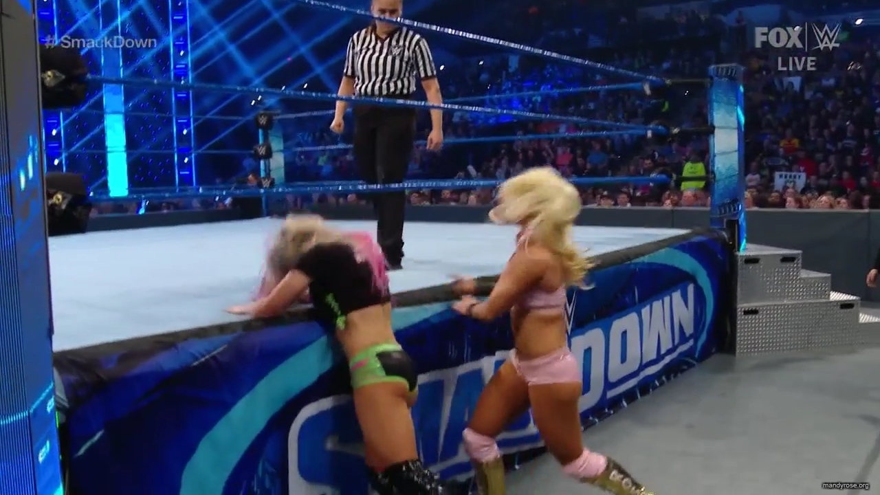 WWE_Friday_Night_SmackDown_2019_12_06_720p_HDTV_x264-NWCHD_mp40189.jpg