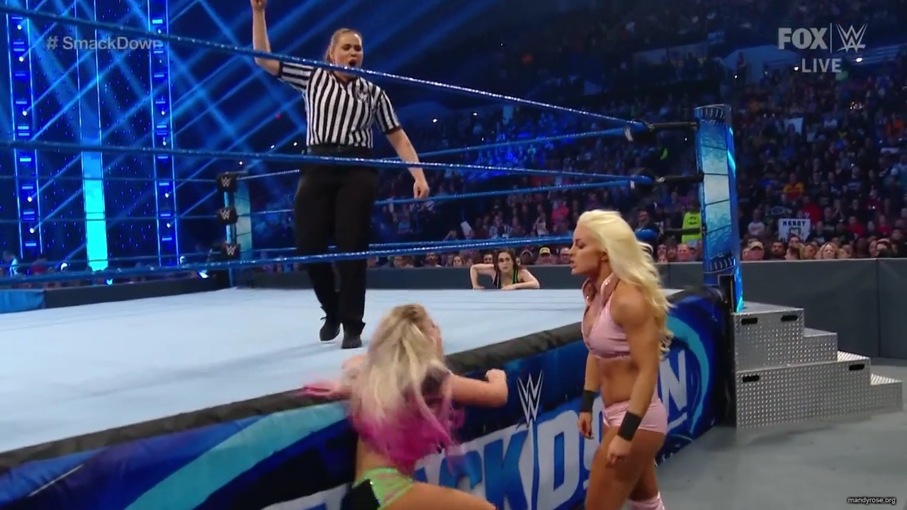 WWE_Friday_Night_SmackDown_2019_12_06_720p_HDTV_x264-NWCHD_mp40190.jpg