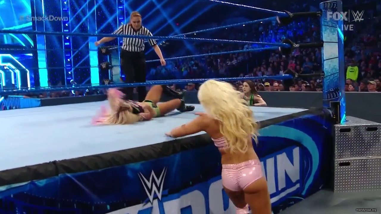 WWE_Friday_Night_SmackDown_2019_12_06_720p_HDTV_x264-NWCHD_mp40194.jpg
