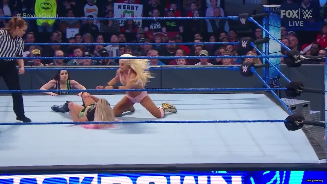 WWE_Friday_Night_SmackDown_2019_12_06_720p_HDTV_x264-NWCHD_mp40196.jpg