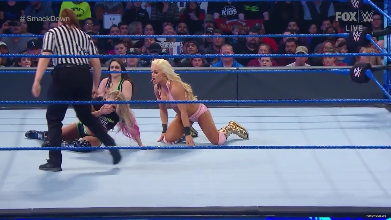 WWE_Friday_Night_SmackDown_2019_12_06_720p_HDTV_x264-NWCHD_mp40200.jpg