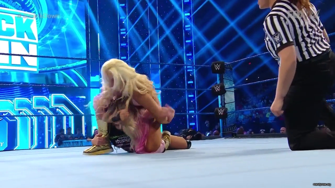 WWE_Friday_Night_SmackDown_2019_12_06_720p_HDTV_x264-NWCHD_mp40210.jpg