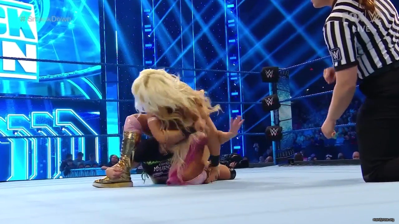 WWE_Friday_Night_SmackDown_2019_12_06_720p_HDTV_x264-NWCHD_mp40211.jpg