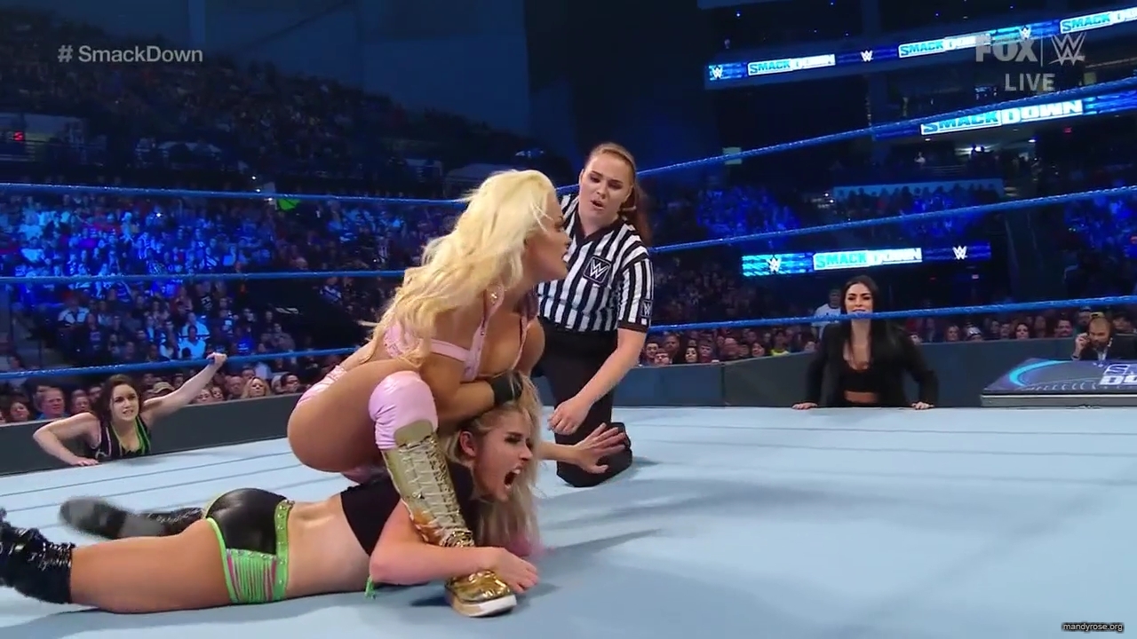 WWE_Friday_Night_SmackDown_2019_12_06_720p_HDTV_x264-NWCHD_mp40213.jpg