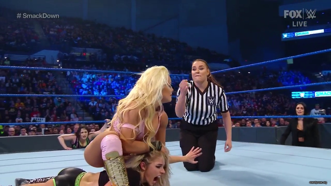 WWE_Friday_Night_SmackDown_2019_12_06_720p_HDTV_x264-NWCHD_mp40214.jpg
