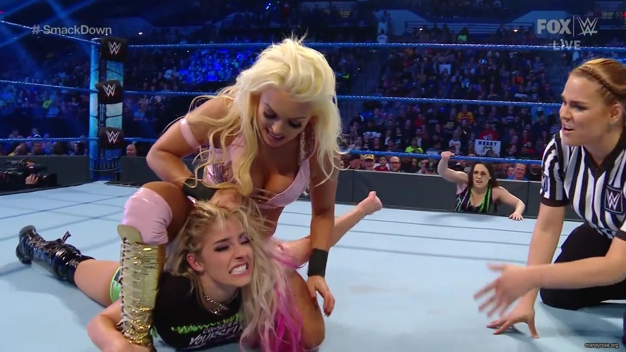 WWE_Friday_Night_SmackDown_2019_12_06_720p_HDTV_x264-NWCHD_mp40218.jpg