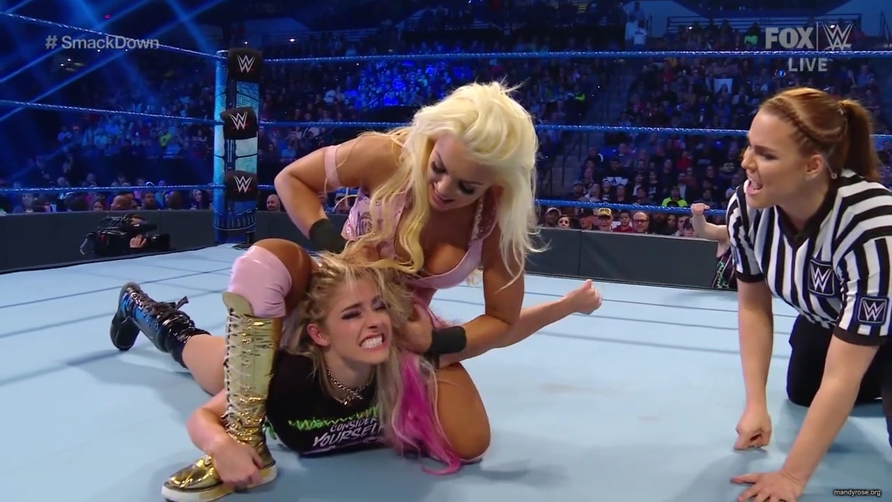WWE_Friday_Night_SmackDown_2019_12_06_720p_HDTV_x264-NWCHD_mp40219.jpg