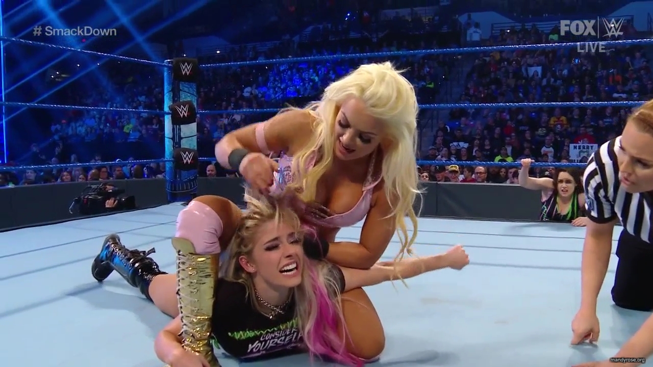 WWE_Friday_Night_SmackDown_2019_12_06_720p_HDTV_x264-NWCHD_mp40220.jpg