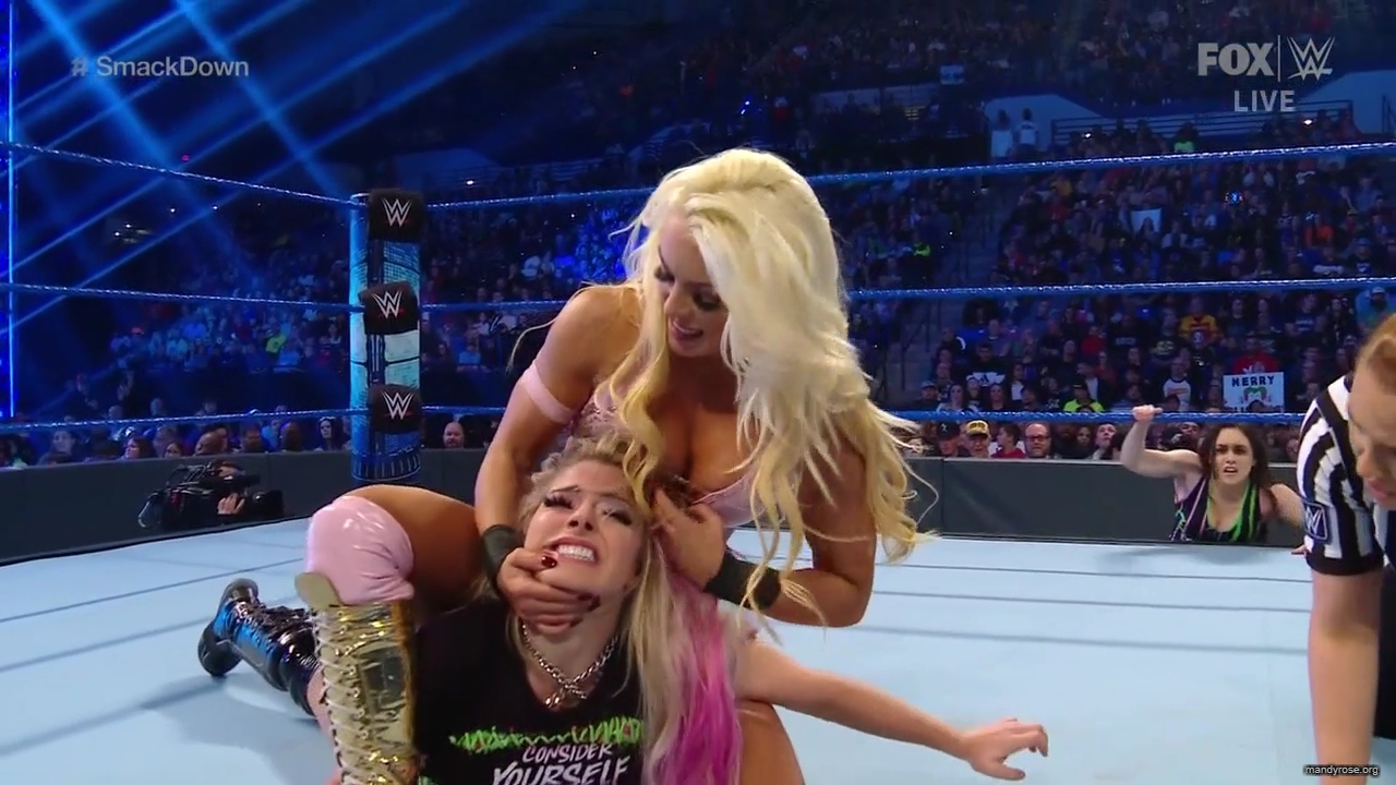 WWE_Friday_Night_SmackDown_2019_12_06_720p_HDTV_x264-NWCHD_mp40221.jpg