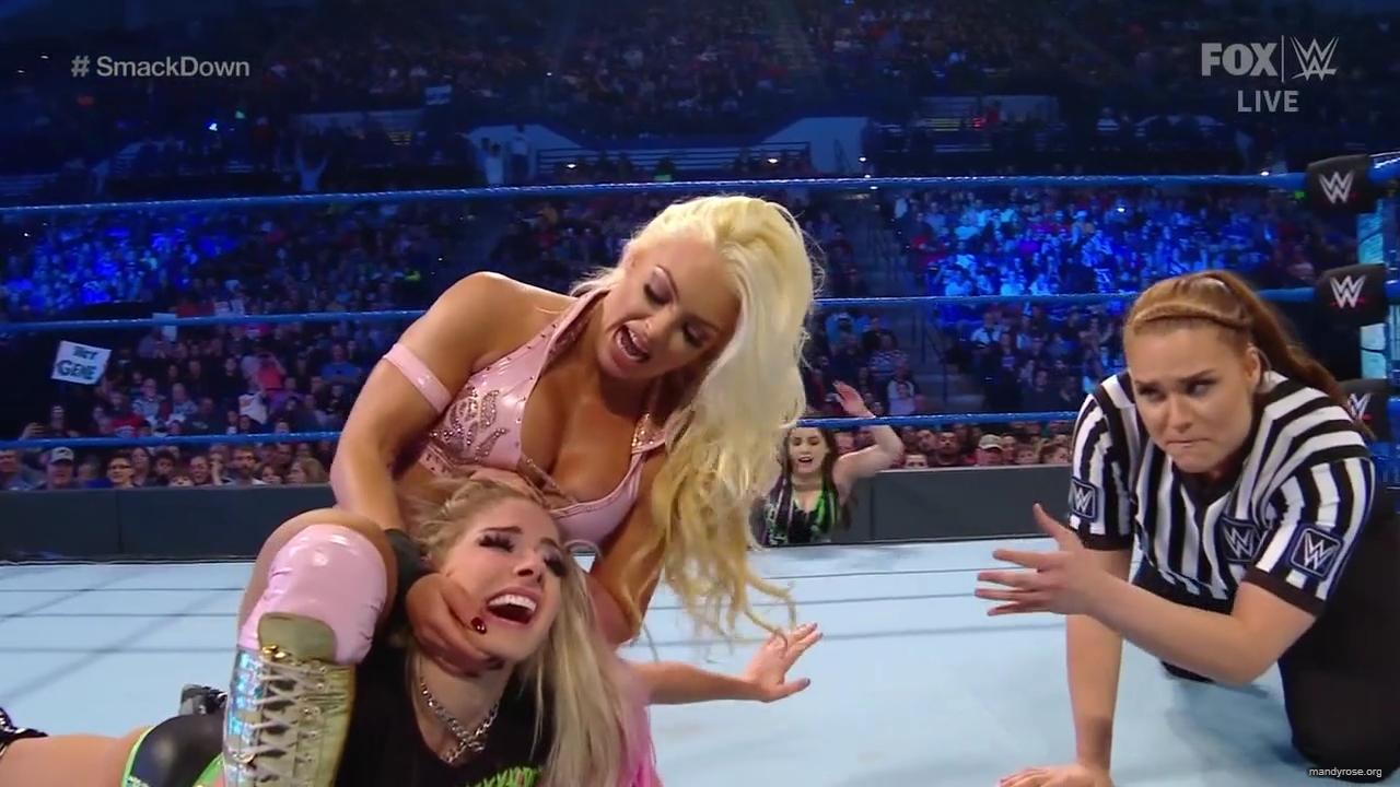 WWE_Friday_Night_SmackDown_2019_12_06_720p_HDTV_x264-NWCHD_mp40223.jpg