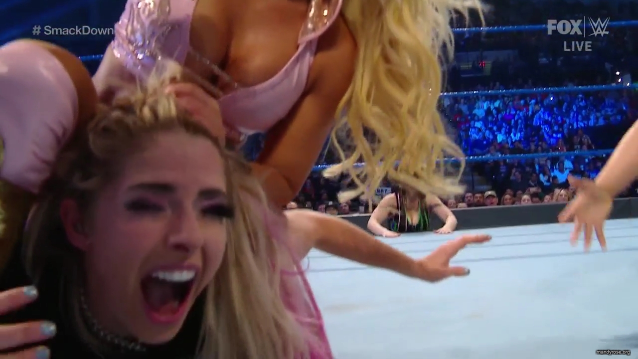 WWE_Friday_Night_SmackDown_2019_12_06_720p_HDTV_x264-NWCHD_mp40226.jpg