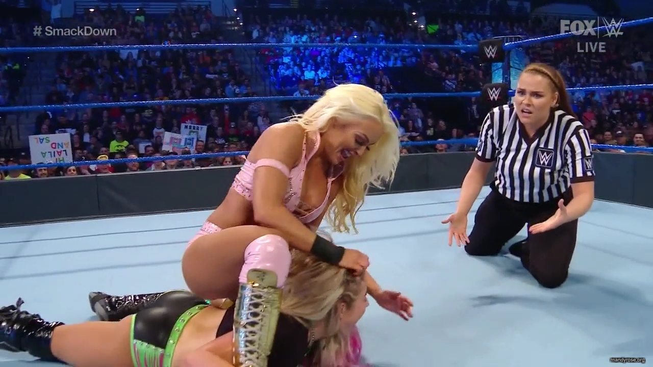 WWE_Friday_Night_SmackDown_2019_12_06_720p_HDTV_x264-NWCHD_mp40228.jpg