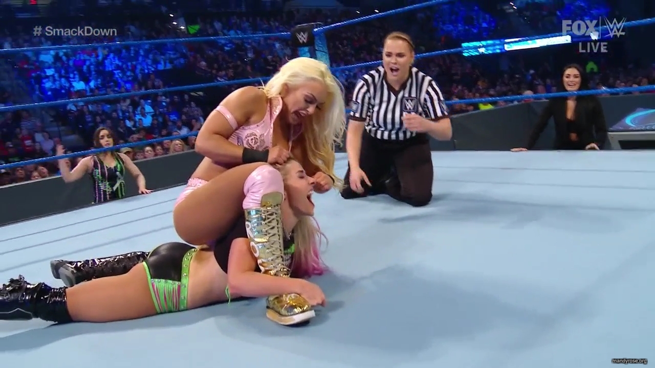 WWE_Friday_Night_SmackDown_2019_12_06_720p_HDTV_x264-NWCHD_mp40230.jpg