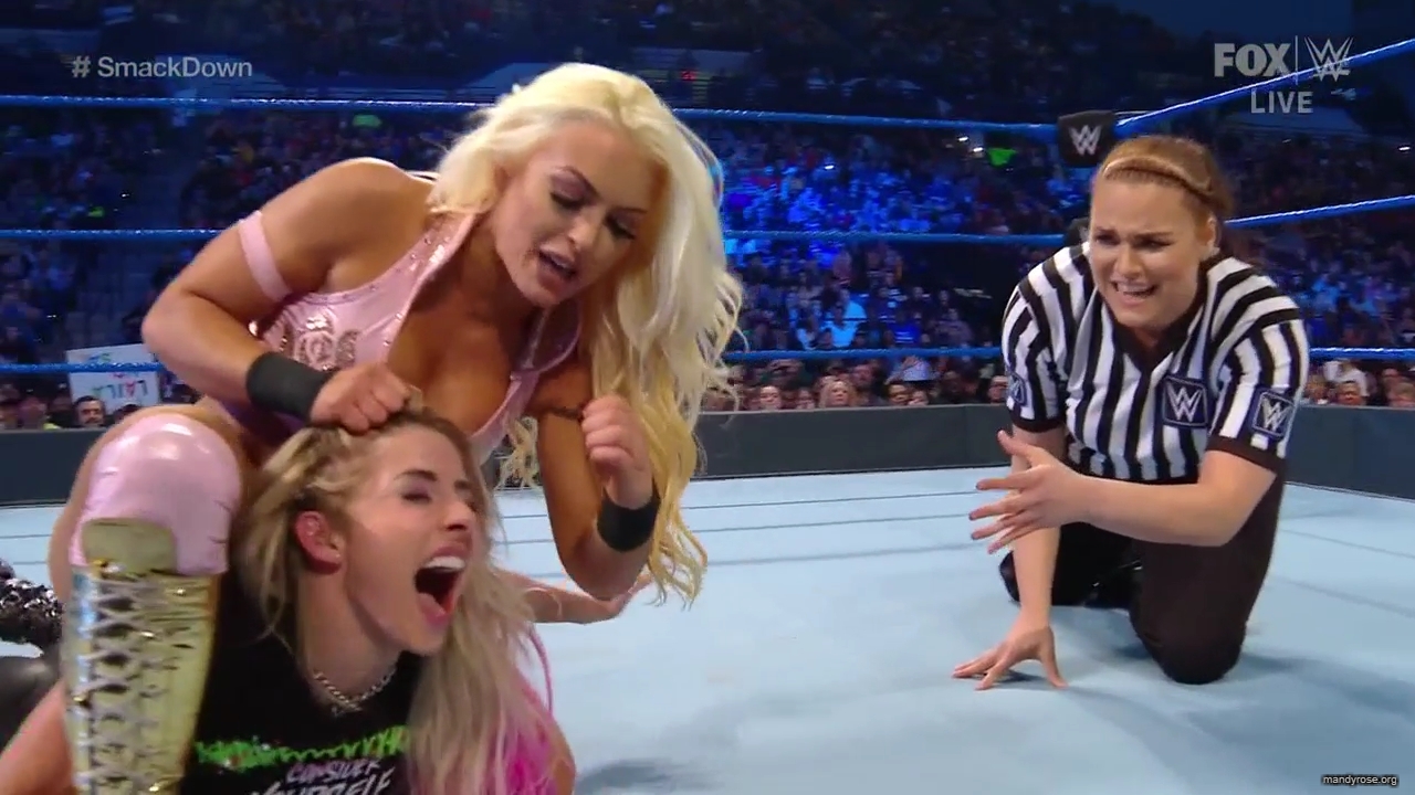 WWE_Friday_Night_SmackDown_2019_12_06_720p_HDTV_x264-NWCHD_mp40231.jpg