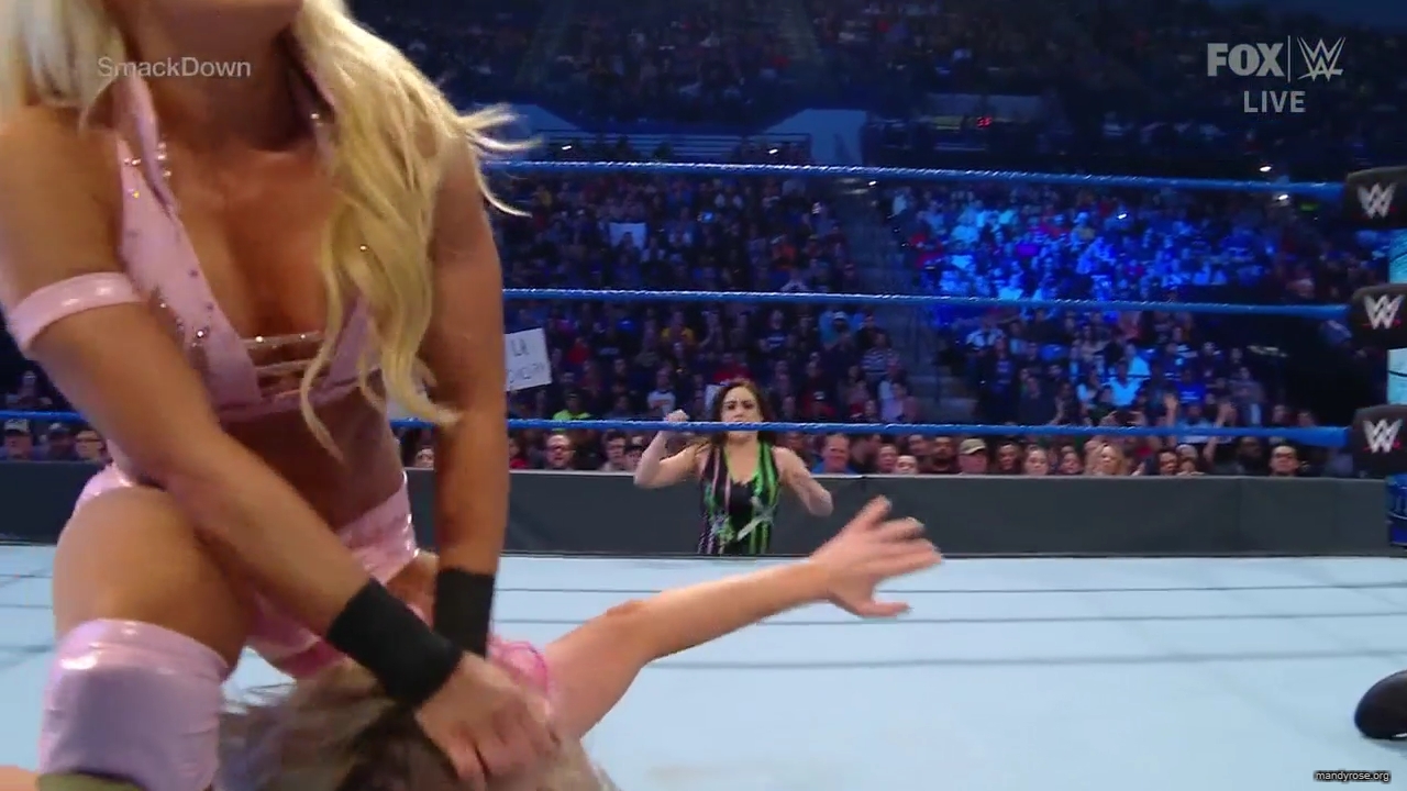 WWE_Friday_Night_SmackDown_2019_12_06_720p_HDTV_x264-NWCHD_mp40234.jpg