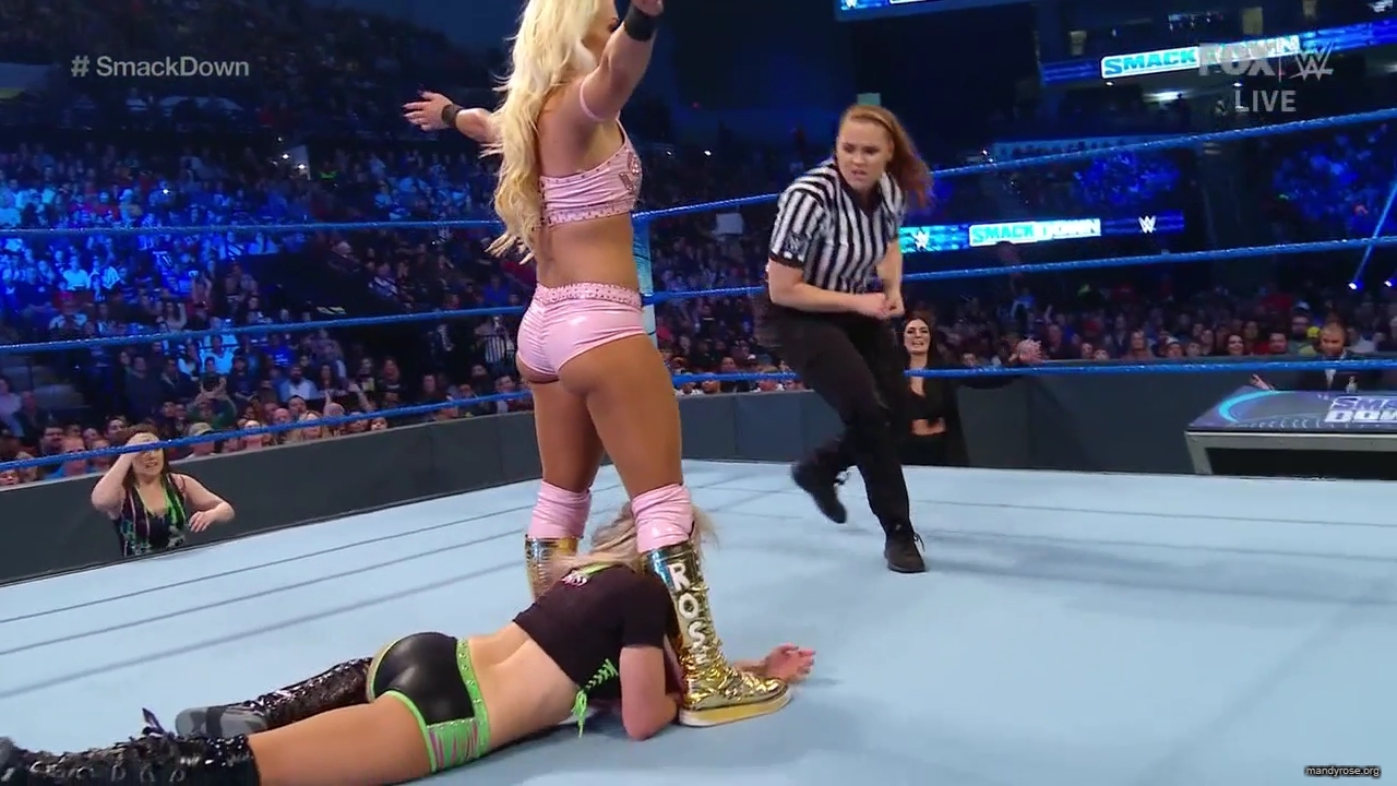 WWE_Friday_Night_SmackDown_2019_12_06_720p_HDTV_x264-NWCHD_mp40236.jpg