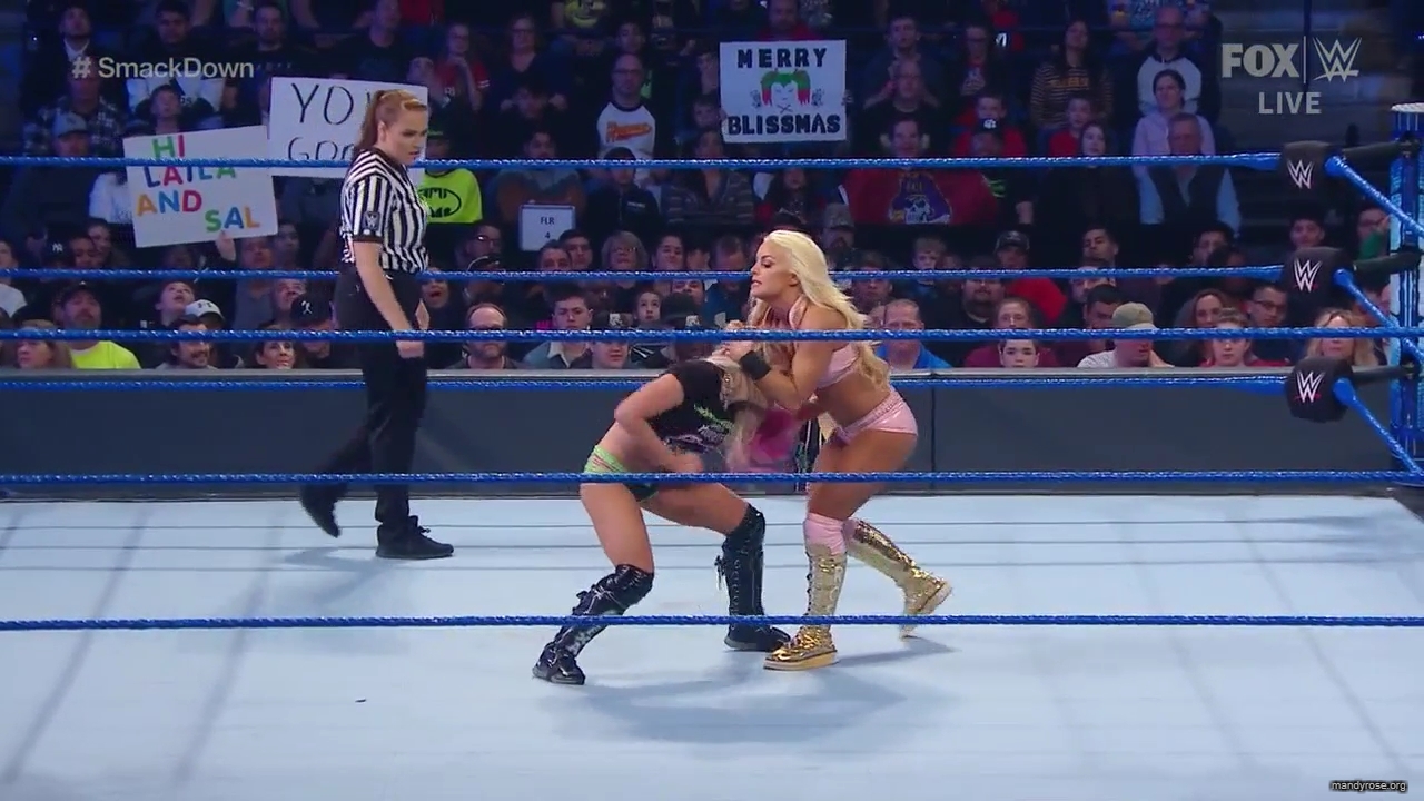 WWE_Friday_Night_SmackDown_2019_12_06_720p_HDTV_x264-NWCHD_mp40247.jpg