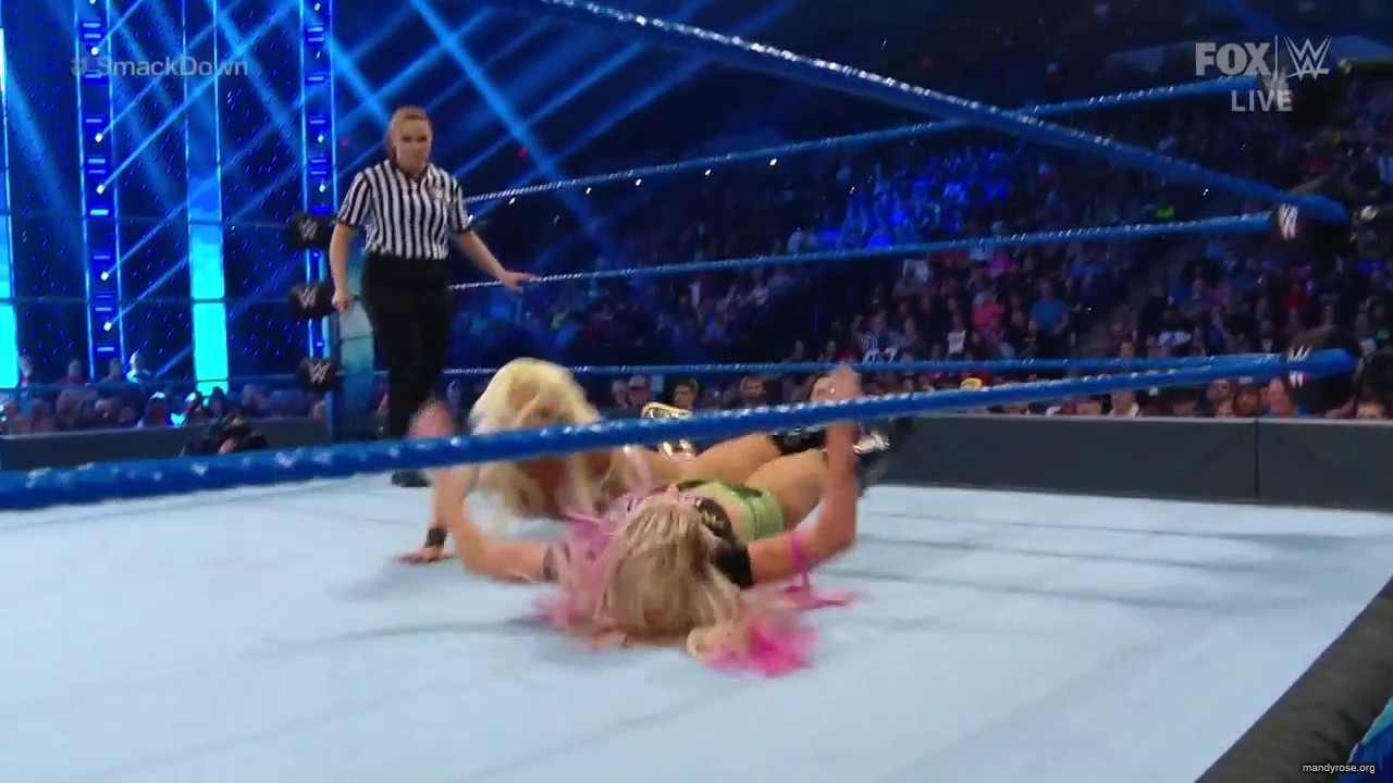 WWE_Friday_Night_SmackDown_2019_12_06_720p_HDTV_x264-NWCHD_mp40254.jpg