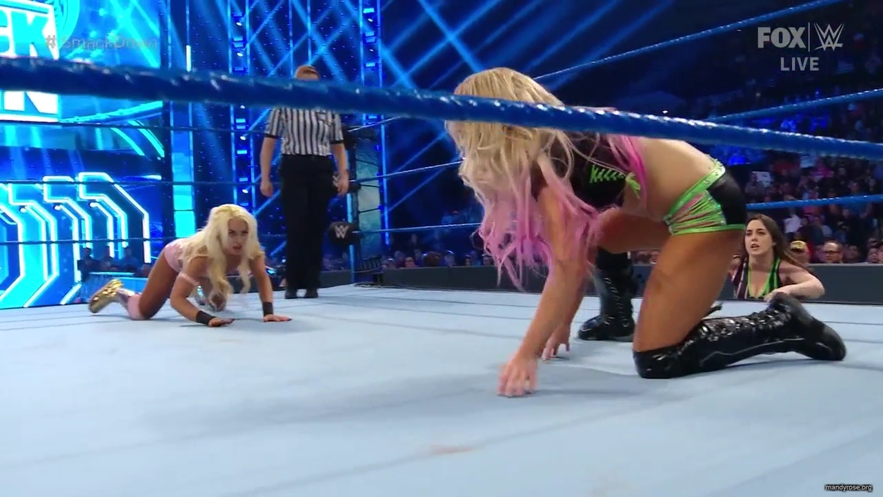WWE_Friday_Night_SmackDown_2019_12_06_720p_HDTV_x264-NWCHD_mp40257.jpg