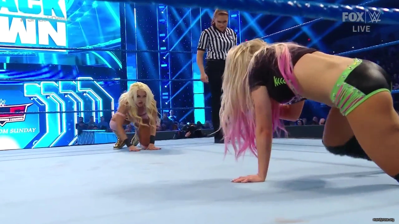 WWE_Friday_Night_SmackDown_2019_12_06_720p_HDTV_x264-NWCHD_mp40258.jpg