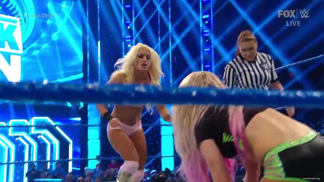 WWE_Friday_Night_SmackDown_2019_12_06_720p_HDTV_x264-NWCHD_mp40259.jpg
