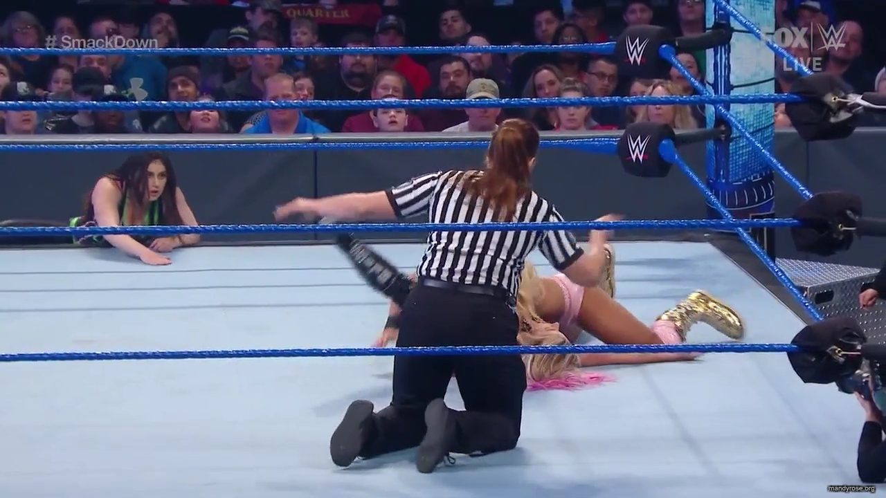 WWE_Friday_Night_SmackDown_2019_12_06_720p_HDTV_x264-NWCHD_mp40264.jpg