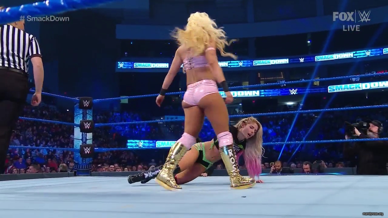 WWE_Friday_Night_SmackDown_2019_12_06_720p_HDTV_x264-NWCHD_mp40269.jpg